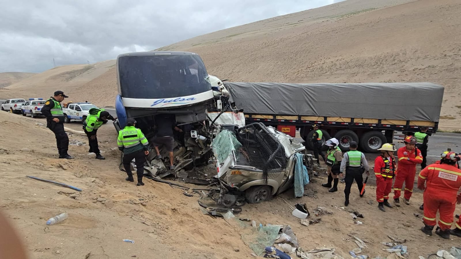 Muertos y heridos en la Panamericana Sur, tras choque de la empresa Julsa en la provincia de Camaná