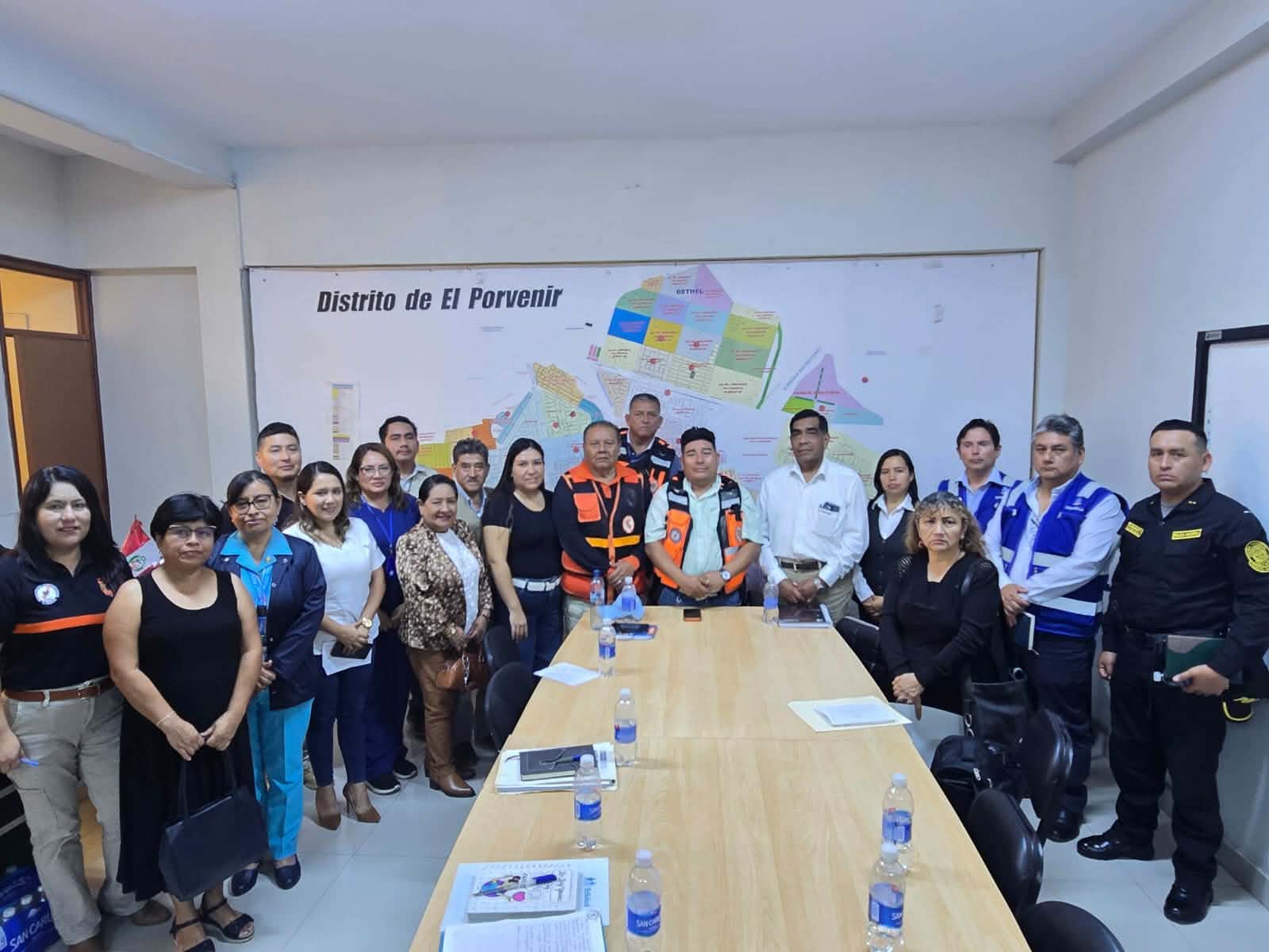 Durante la mesa de trabajo, los representantes de las diferentes instituciones presentaron sus propuestas y expresaron la necesidad de sectorizar y coordinar el trabajo conjunto.
