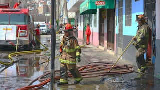 San Martín de Porres: Incendio se registró en depósito de planchas de melamina