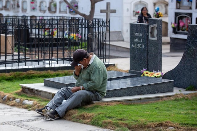 Día del Padre: familias visitan el cementerio El Ángel para recordar a sus seres queridos (Fotos: Fernando Sangama/GEC)