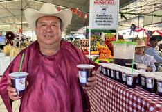 Regalan vasos de chicha de güiñapo en la feria La Marina de Cercado por fiestas de Arequipa (VIDEO)