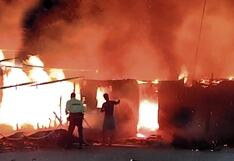 Piura: Incendio provoca explosiones y terror en familias de Sullana