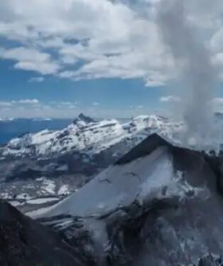 El volcán Sabancaya se ubica en la región Arequipa. Foto: Andina.