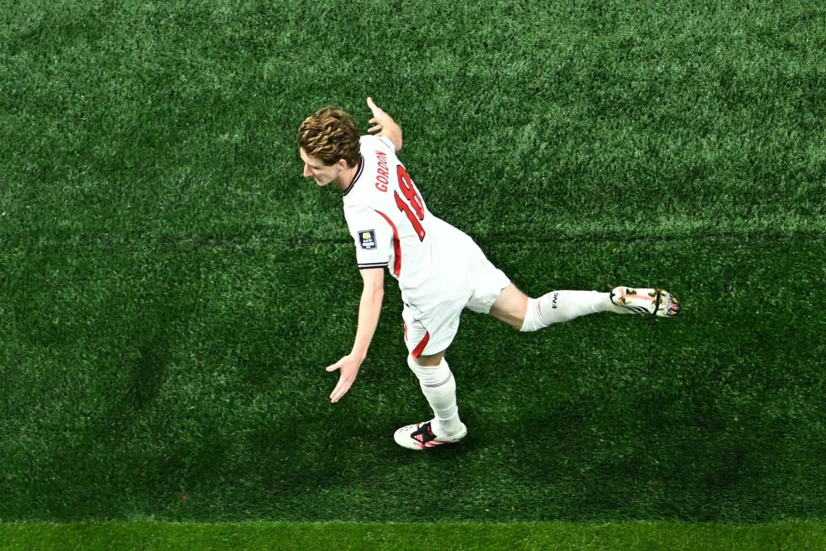 Anthony Gordon anota el primer gol para Inglaterra 1-0 Argentina, en la semifinal del Mundial 2026. Foto: Agencia AFP.