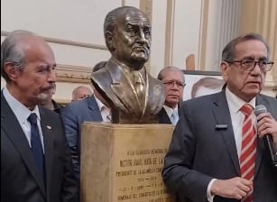 Enrique Valderrama sostiene que todos los aprista apoyan su candidatura. Foto: Congreso