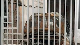 Automóvil arde en cochera y genera temor entre los vecinos de Alto Inclán