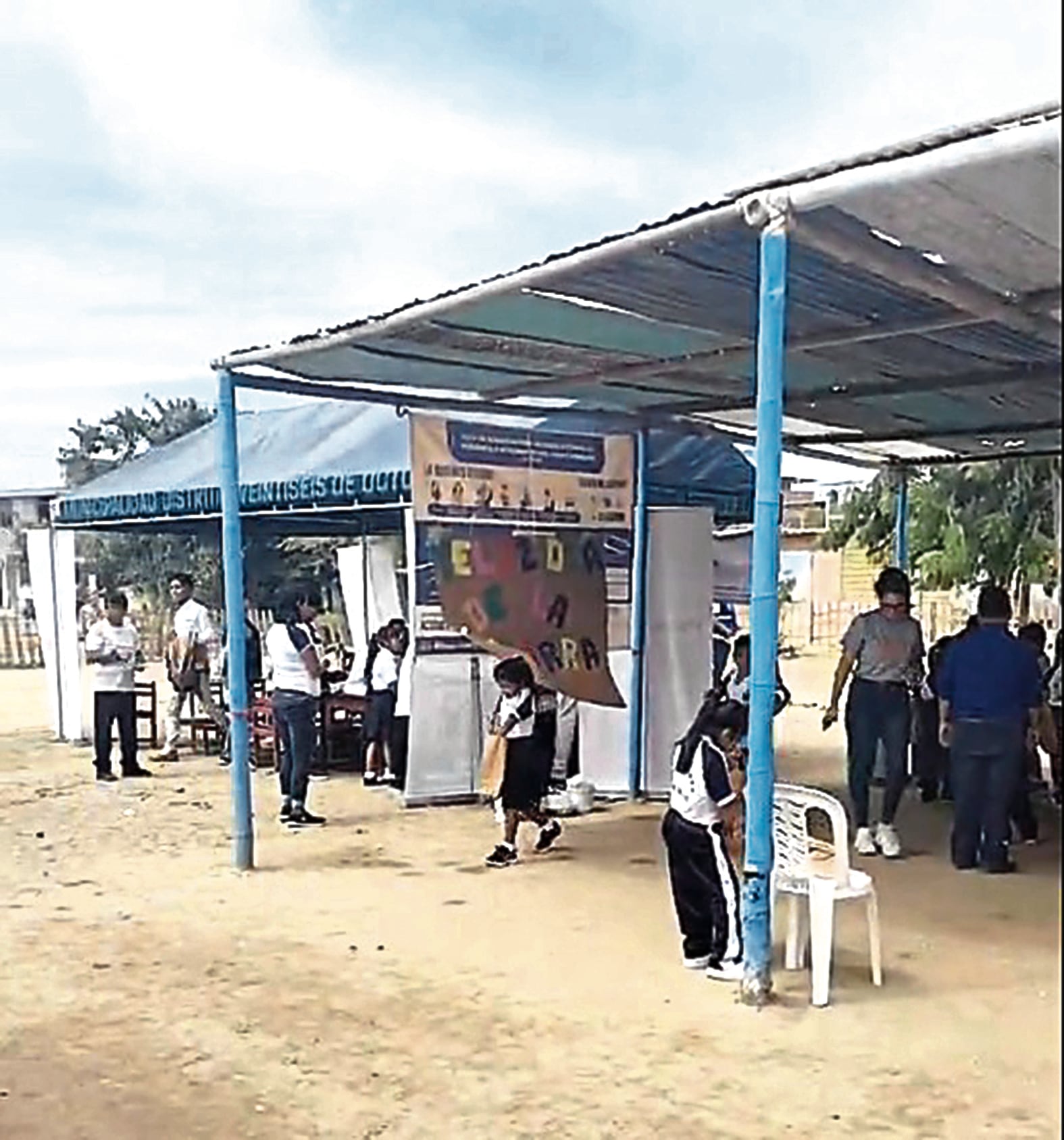 Los centros de salud y colegios están en riesgo en Piura