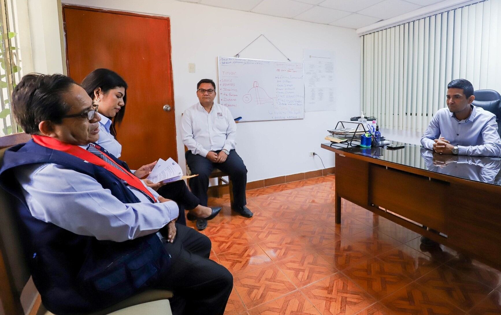 Presidente de la Corte Superior de Justicia de Sullana sostuvo reunión con alcalde de Lancones