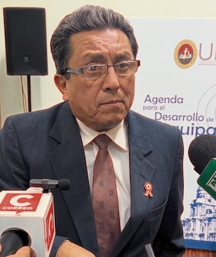 Edgar Gonzales Polar juró como diputado por Arequipa. Foto: GEC.