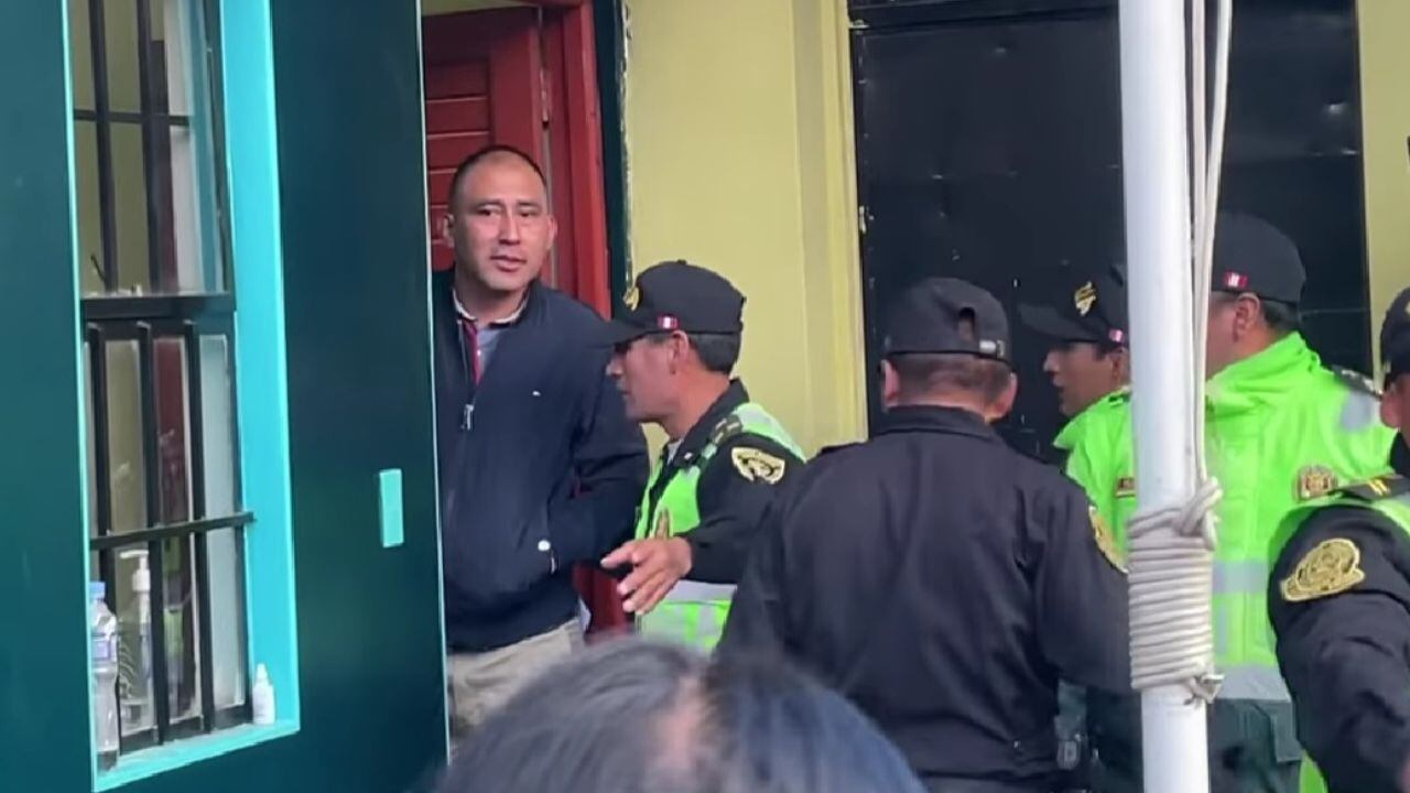 Fiscalía ha solicitado condenas de 10 y 13 años de cárcel para exgobernador regional irregularidades durante emergencia sanitaria.