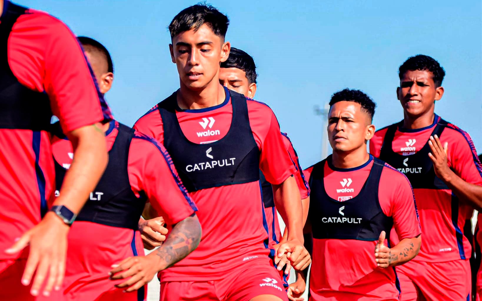 Plantel de Gerardo Ameli, viajan mañana al sur, para jugar con Sport Huancayo.