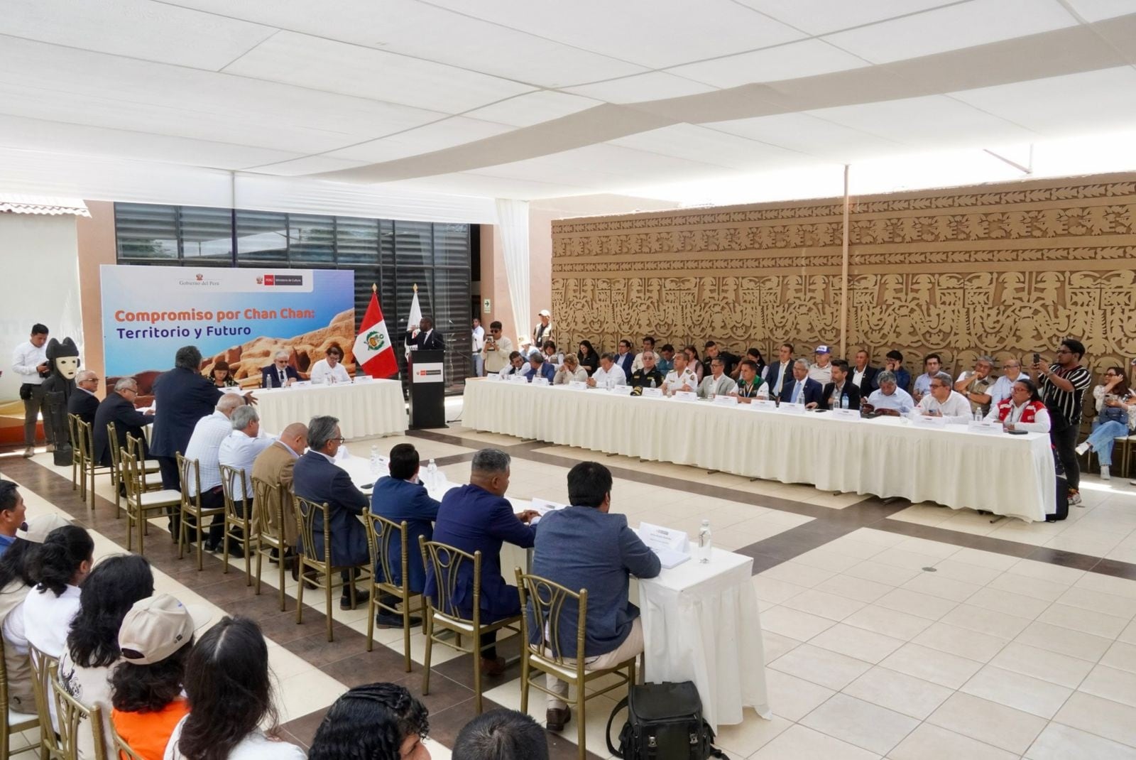 Acuerdo se tomó en una reunión desarrollada en el Museo de Sitio y en la que participaron representantes del Ejecutivo, así como autoridades locales y regionales. (Foto: DDC-LL)