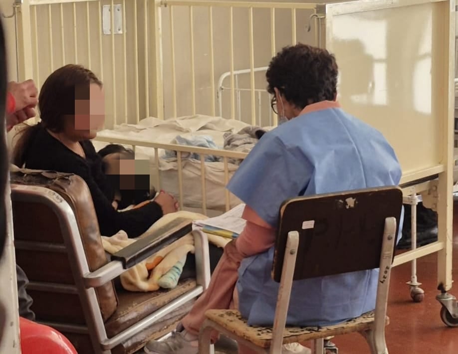 Bebé de 11 meses hallado en la calle se recupera de neumonía y con custodia policial (Foto: GEC)