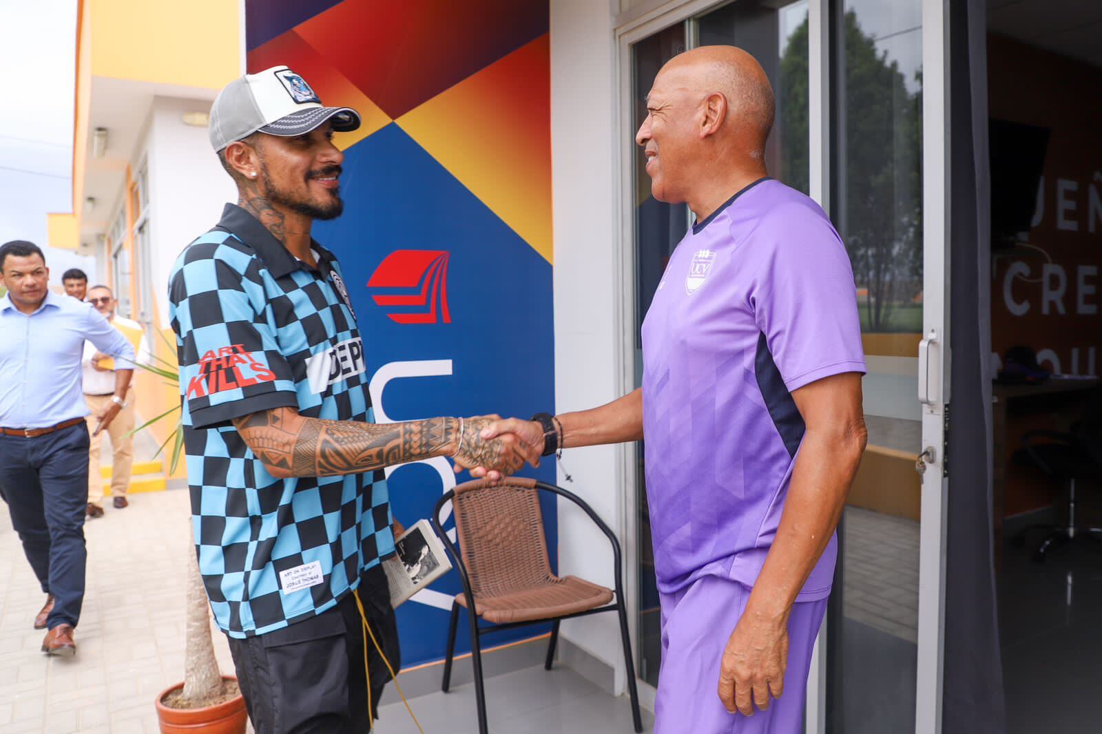 El goleador de la Selección peruana de fútbol ya piso el gramado de la Villa Poeta y empezó a entrenar con sus compañeros de la UCV.