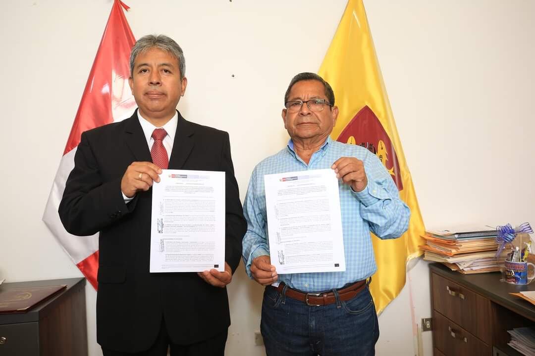 Alcalde y gerente de Sedachimbote firmaron convenio.