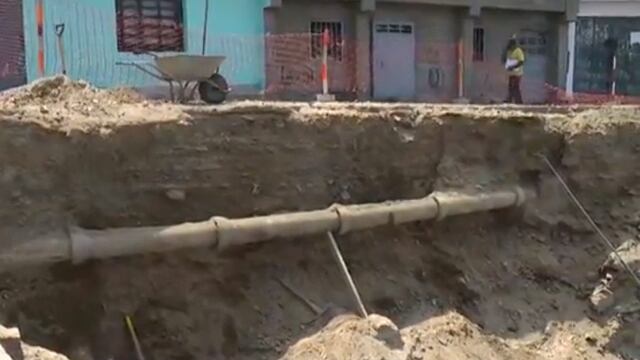  Tubería de agua expuesta causa daños en viviendas del cerro El Pino 