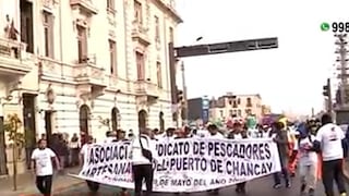 Derrame de petróleo en Ventanilla: Pescadores marchan hacia la PCM exigiendo pago de indemnización