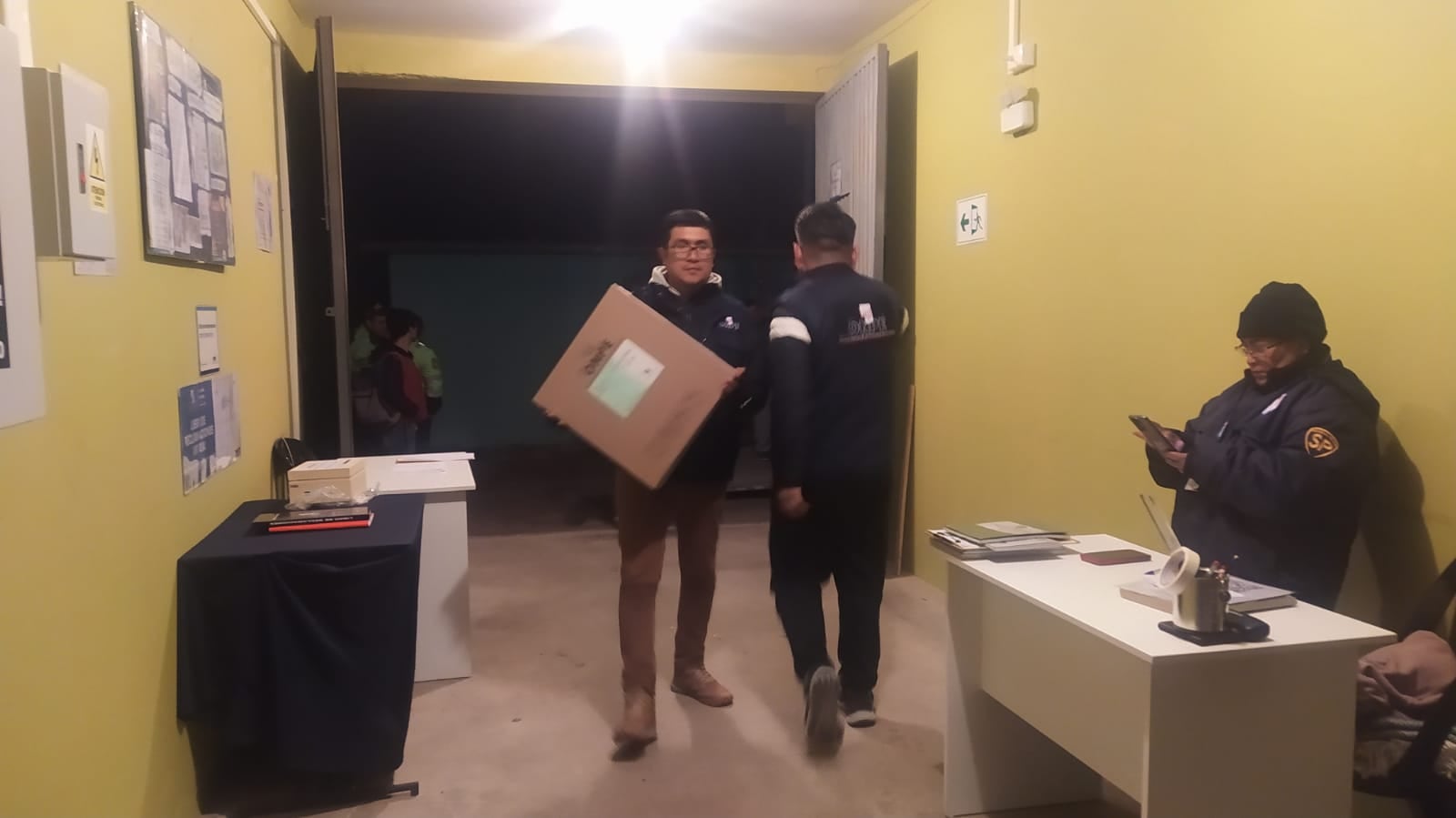 Arriba material electoral a Condesuyos, en Arequipa. Foto: ODPE.