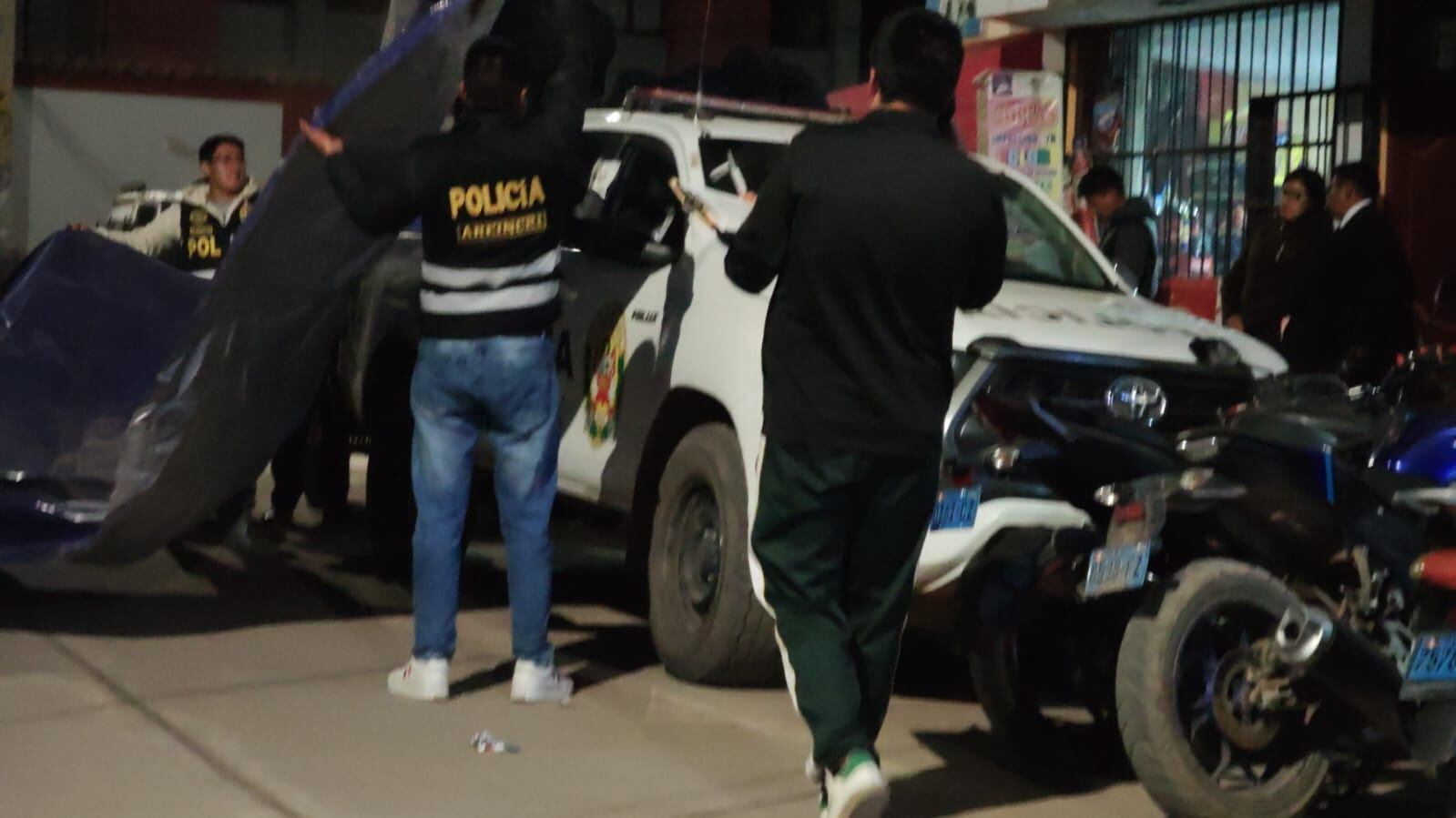 El sospechoso se encontraba bajo custodia del personal policial de la comisaría Santa Bárbara de Juliaca.