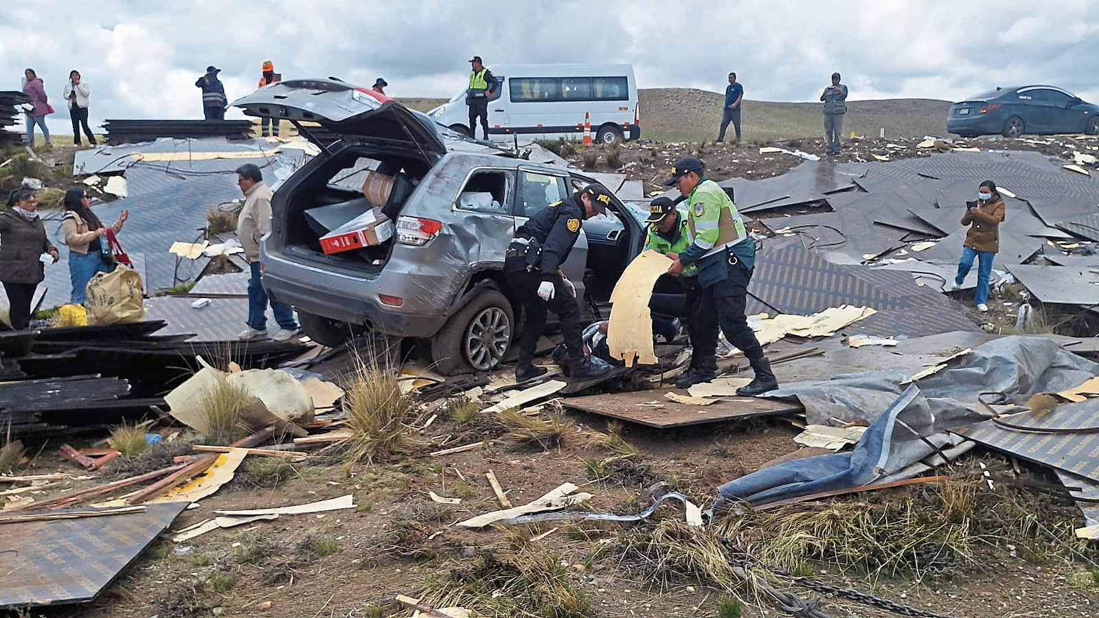 El choque deja series daños en vehículos y la muerte de sus ocupantes. Foto: GEC