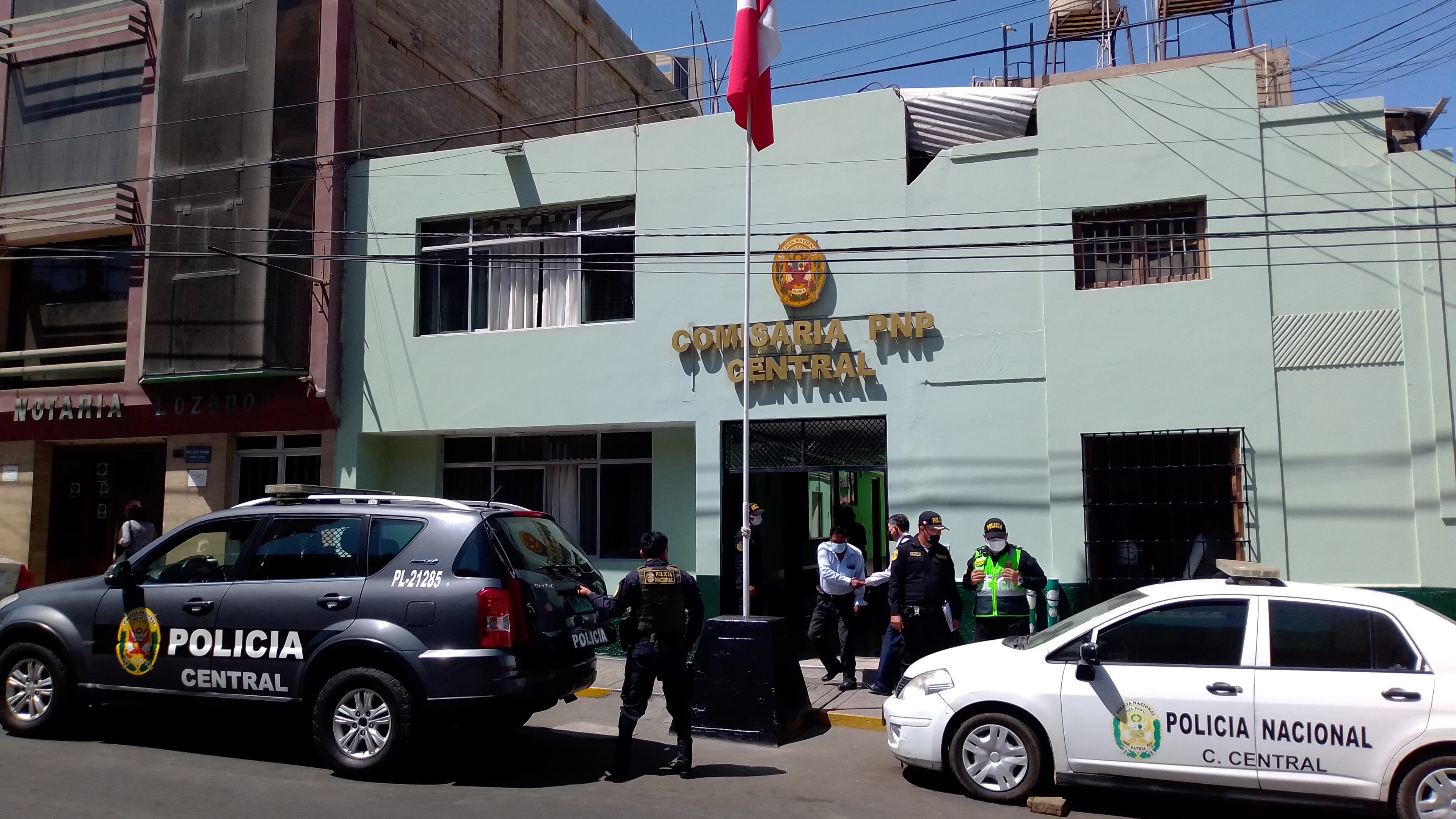 Personal de la comisaría del Cercado se movilizó de forma inmediata tras la alerta del robo en local comercial.