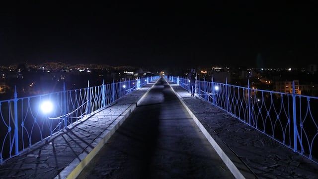 Puente de Fierro luce con 40 nuevas luminarias