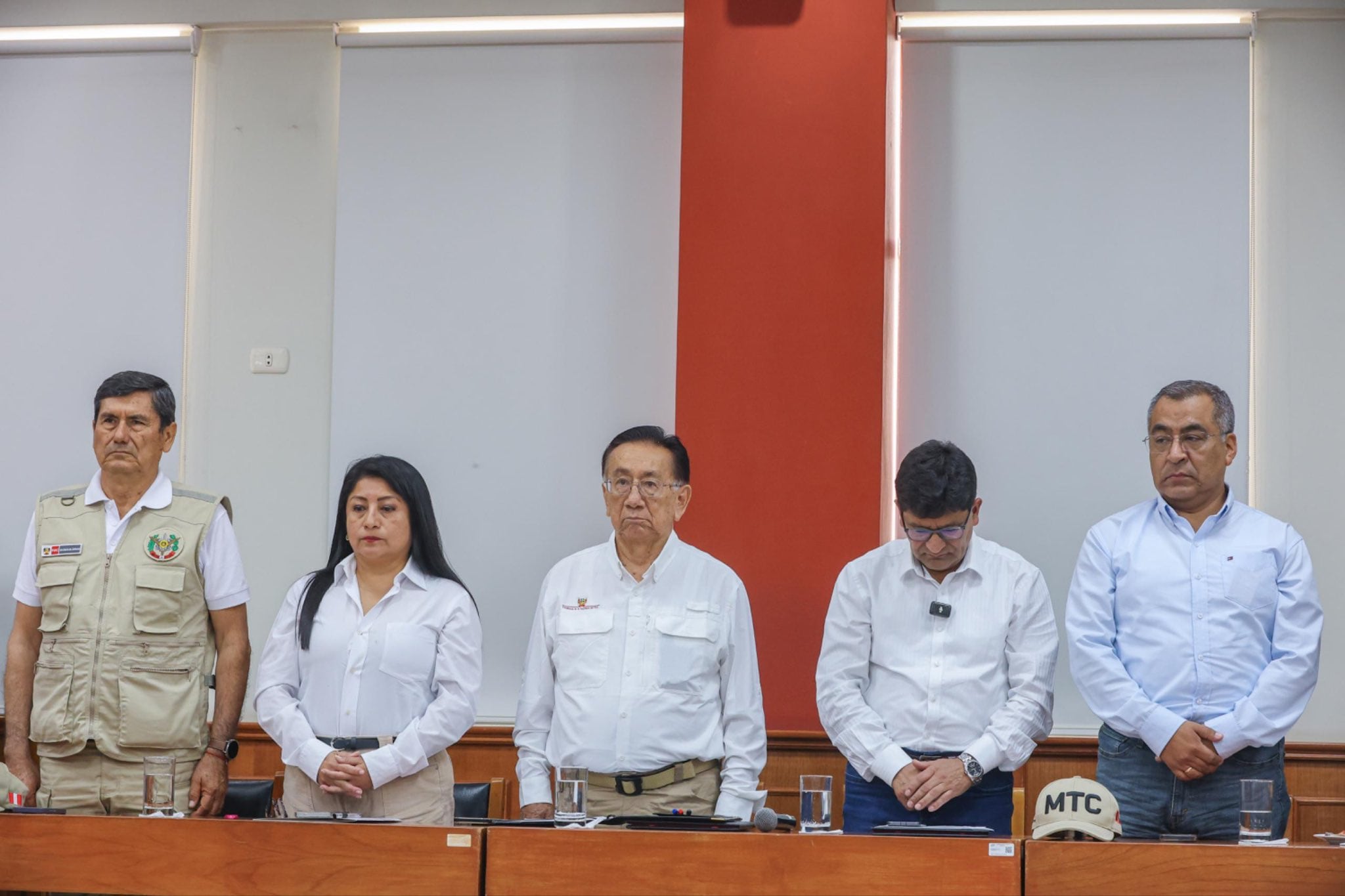 Presidente José María Balcázar en Arequipa con gobernador regional y autoridades locales. Foto: Presidencia.