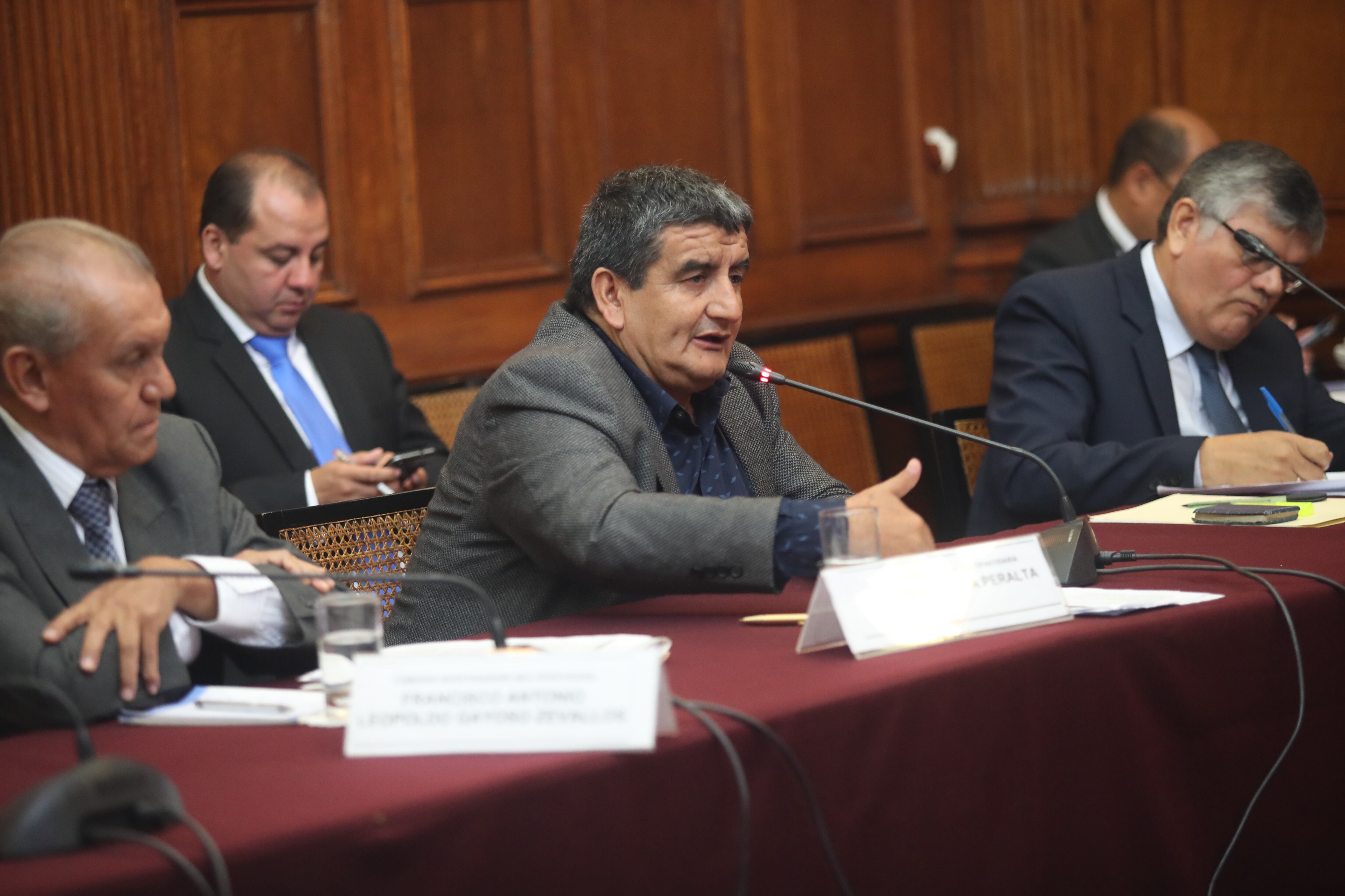 Humberto Acuña, hermano de César Acuña, también figura en la lista. El Poder Judicial lo condenó a tres años de prisión suspendida por haber autorizado la entrega de un soborno a un policía que lo investigaba. (Foto: DANTE PIAGGIO D / EL COMERCIO)