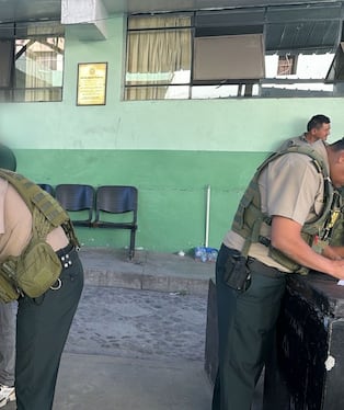 Diez personas fueron detenidas por la Policía por el delito de usurpación agravada. Foto: PNP.