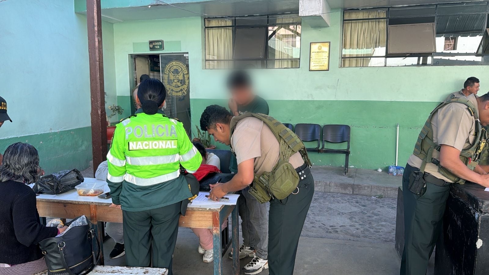 Diez detenidos por usurpación en la galería Central Importadores de Arequipa