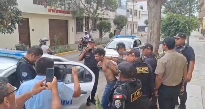 Maleante aprovechó que un joven se quedó dormido en el interior de su auto para sustraerle el equipo móvil.