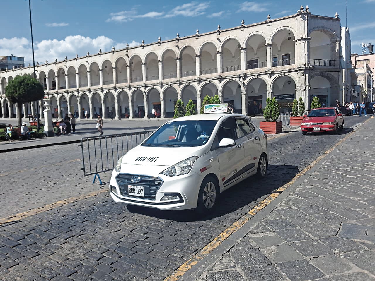 Taxistas en Arequipa se ven afectados por alza de combustibles. Foto: GEC.