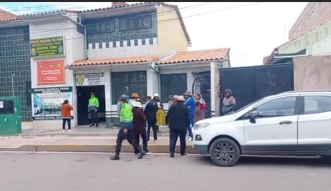 Puno: Policía es investigado por participar en robo de un vehículo en Desaguadero