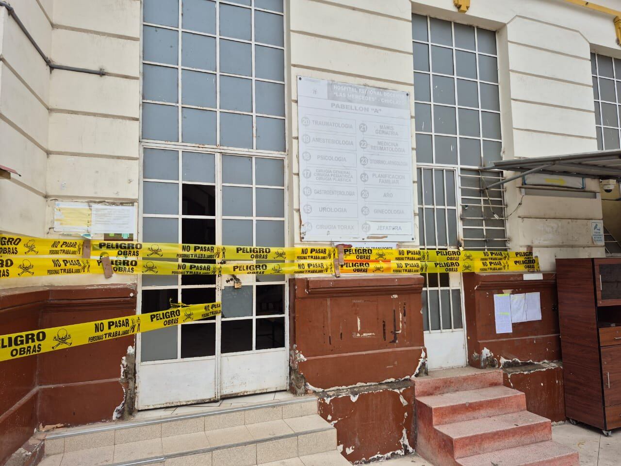 Informes técnicos dieron cuenta de paredes agrietadas y techos en mal estado.