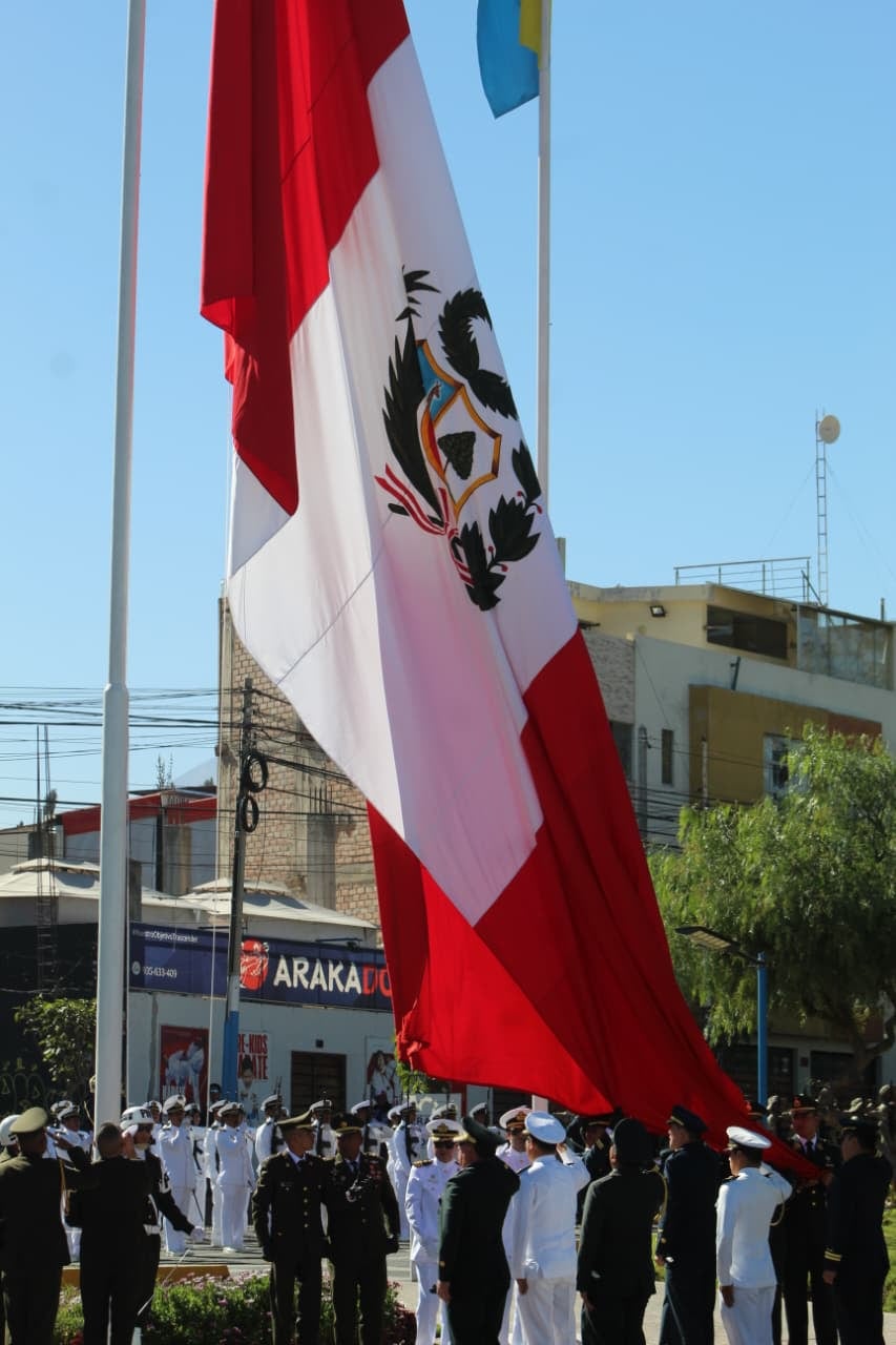 Izamiento en el 146° Aniversario de la Batalla de Arica y renovación del juramento de fidelidad a la bandera. (Foto: Álvaro Figueroa/@photo.gec)