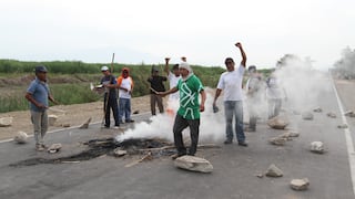 Azucareros bloquean carretera y queman llantas en Chiclayo