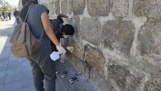 Arequipa: Universitarios limpian pintas que hicieron en monasterio Santa Catalina 