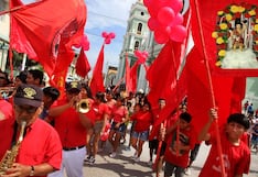 Bandera roja celebra a San Chabaco en el inicio de los carnavales