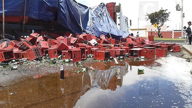 Tacna: Cajas de cerveza quedan regadas en la pista