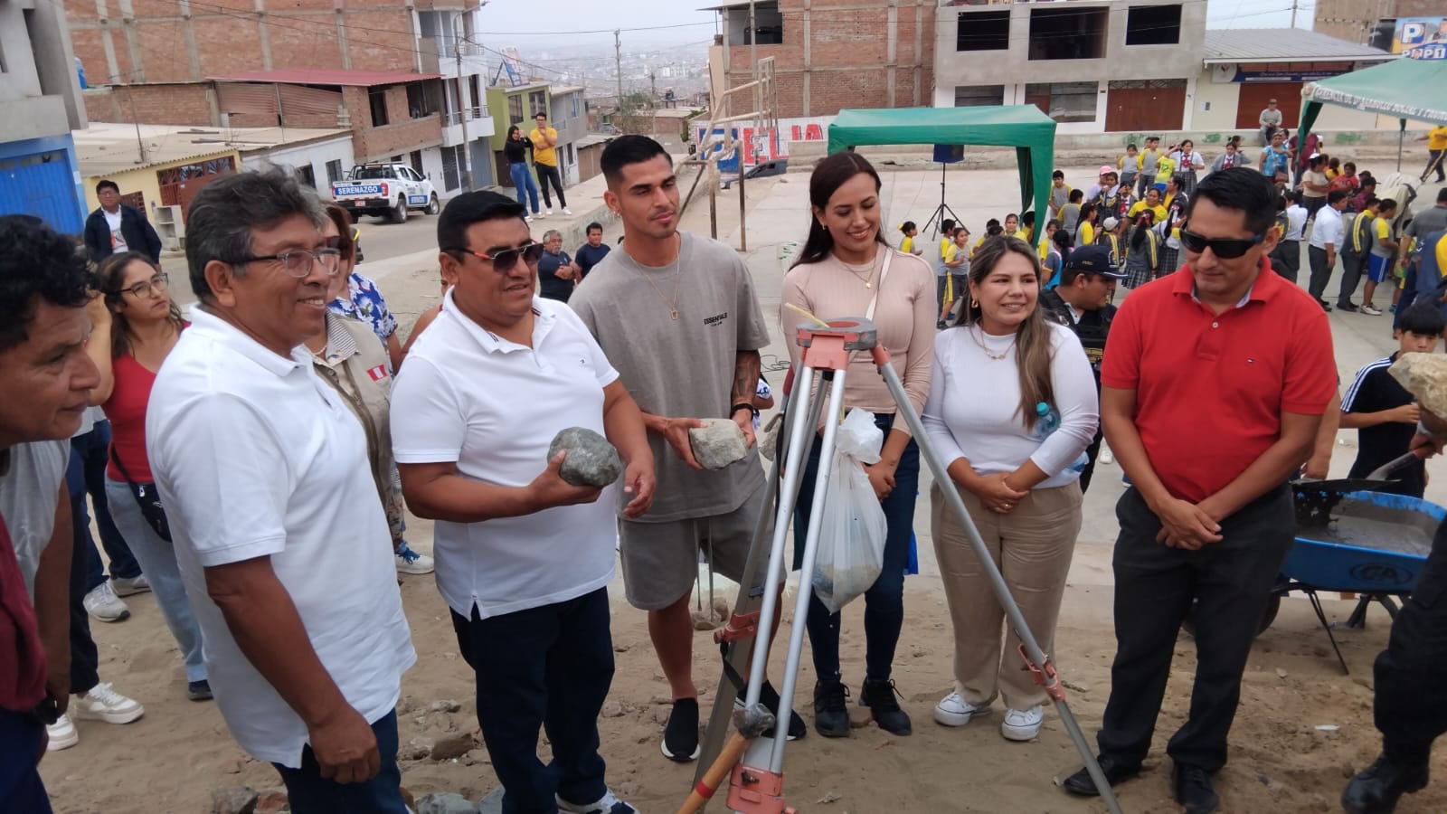 El seleccionado nacional Luis Ramos participó de ceremoni.