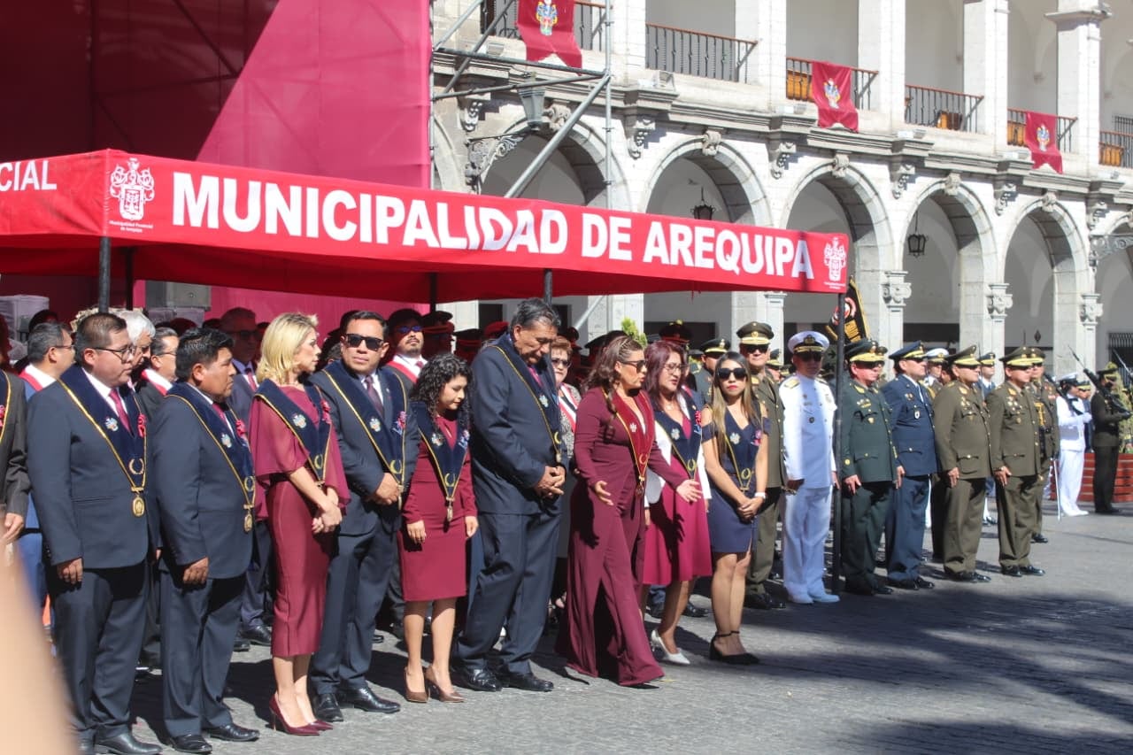 Izamiento por el 486° Aniversario de Arequipa. (Foto: Yunsu Pariapaza/@photo.gec)