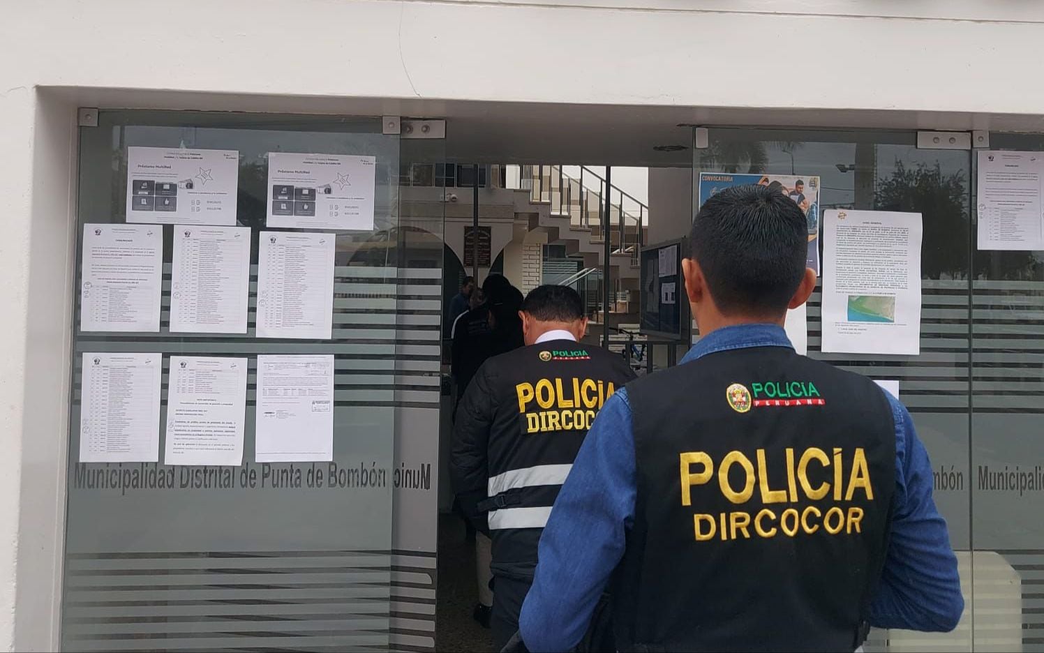 Agentes de la DIRCOCOR en Arequipa intervinieron junto a la Fiscalía municipios de Islay. (Foto: Difusión)