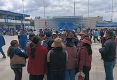 Huancayo: Madres de familia protestan por sorteo de aulas en la I.E. Santa María Reyna