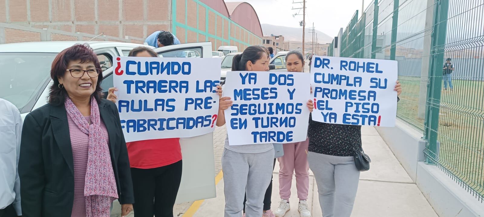 Padres de familia exigen al Gobierno de Arequipa se entreguen aulas prefabricadas. (Foto: Pedro Torres)