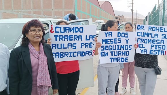 Padres de familia exigen al Gobierno de Arequipa se entreguen aulas prefabricadas. (Foto: Pedro Torres)