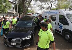 Traslado de los restos del cantante Paul Flores “El Ruso” a parroquia Nuestra Señora del Rosario (FOTOS)