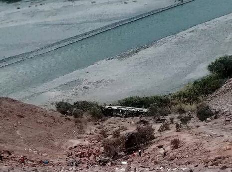 Arequipa: Recuperan 37 cuerpos en caída de bus a un barranco en Ocoña (FOTOS Y VIDEO)