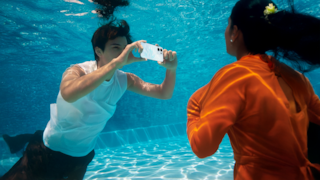 Cuatro errores comunes al tomar fotos bajo el agua con el celular y cómo evitarlos