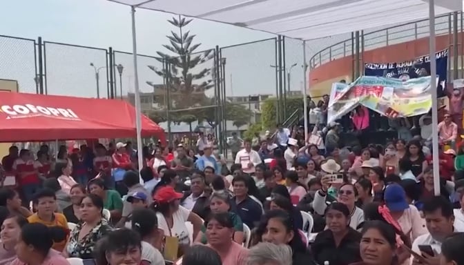 Durante una ceremonia en Chiclayo, el ministro de Vivienda enfrentó reclamos de ciudadanos que exigían respuestas sobre el dinero pagado a Marka Group por viviendas que no han sido entregada