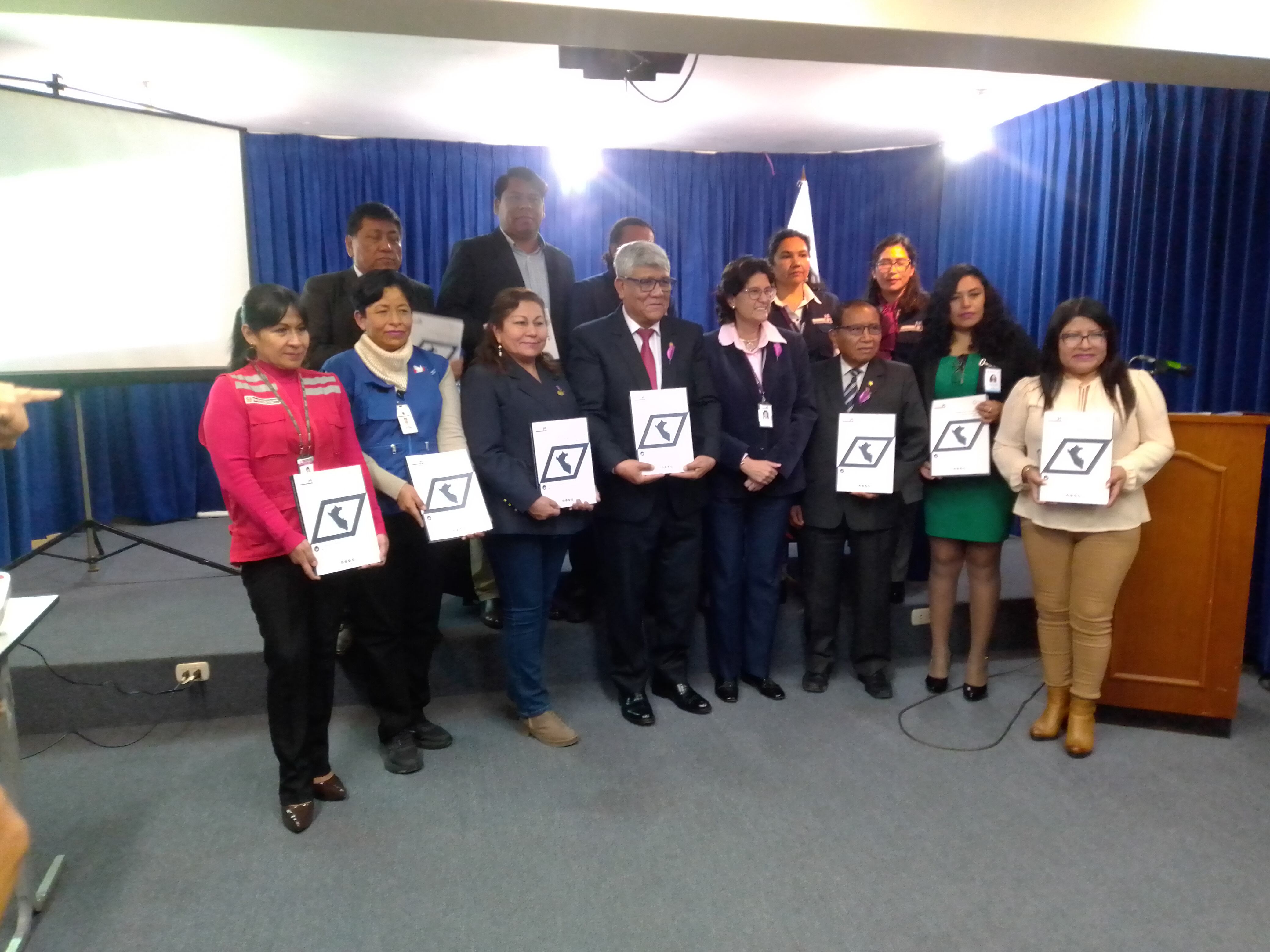 En evento realizado en el auditorio Guido Fernández de la UPT se presentó el boletín estadístico del Bicentenario. (Foto: Adrian Apaza)